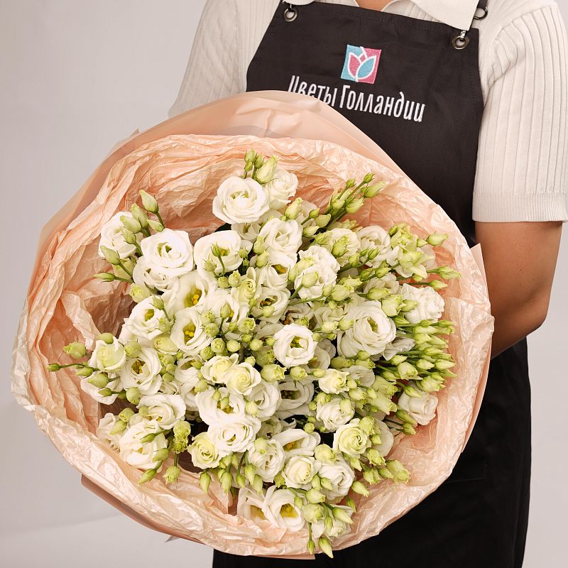 Букет из белого лисиантуса L фото