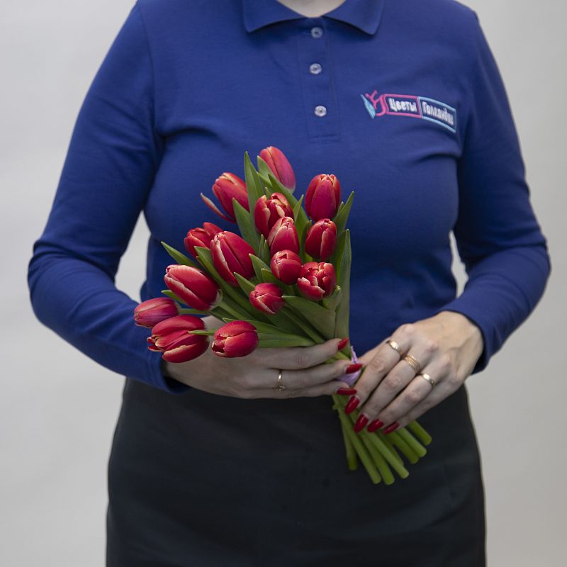 Букет красных тюльпанов фото